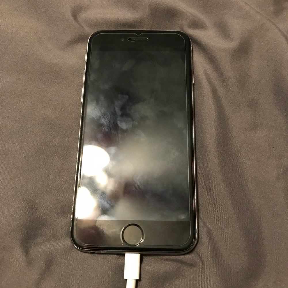 Trade w/ @itstommyvu (iPhone 6 – 16 GB)